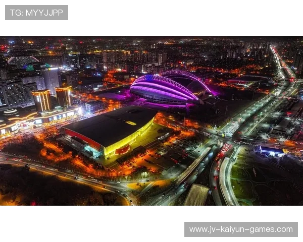 体育场灯光秀成为城市地标，夜景经济价值被发掘
